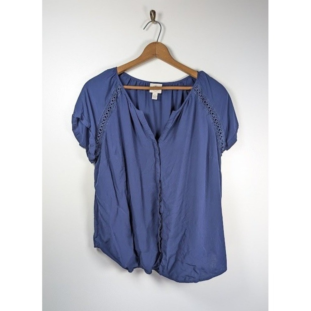 St Johns Bay Top Women's Size 1X Pullover Button Crochet Lace Minimalist Boho